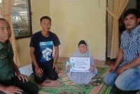 Foto Doc. Pribadi: Ahmad Muharrir (Baju Kaos Hitam) Bendahara Desa Kaye Aceh