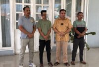 Bupati Aceh Tenggara Muhammad Salim Fakhry, mengembalikan WBP yang menyerahkan diri ke Pendopo Bupati kepada Kalapas Kutacane. 