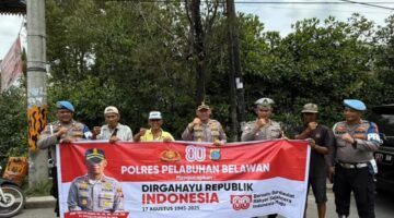 Kapolres Pelabuhan Belawan Bagikan Bendera Merah Putih dalam Rangka Memperingati HUT RI ke-80