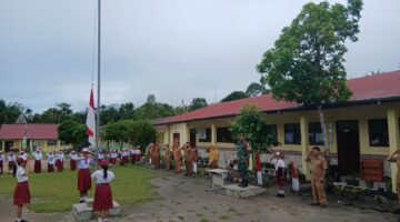 Babinsa Koramil 07/Salak Jadi Pembina Upacara di SD Negeri 030415 Binanga Boang