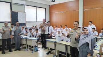 Polsek Metro Penjaringan Gelar Program ” Police Go To School” dan ” Cooling System” di SMK Wijaya Kusuma 