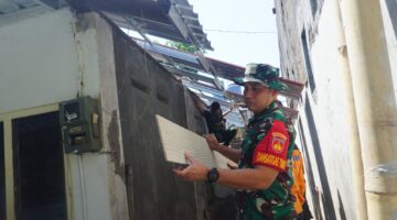Patik Semangat Prajurit, Dansatgas TMMD Reguler Ke-125 Kodim 0735/Surakarta Tak Segan Bantu Angkat Material di Lokasi RTLH