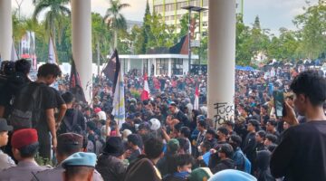 Demo Jilid III Mahasiswa Kalbar Ricuh, Diduga Disusupi Anak di Bawah Umur