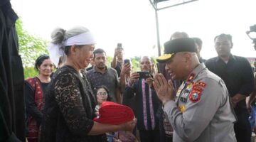 Wakapolda Riau Sampaikan Duka Mendalam kepada Keluarga Iptu Donald yang Gugur dalam Penanggulangan Karhutla