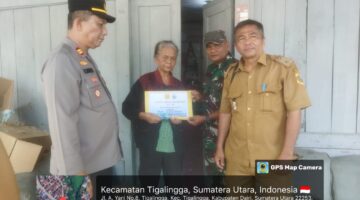 Babinsa Koramil 04/Tigalingga Dampingi Penyaluran BLT-DD Secara Humanis di Desa Tigalingga
