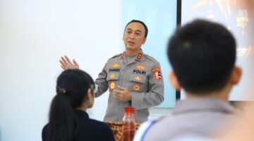 Kadiv Humas Beri Motivasi dan Pemahaman Tugas Kepolisian Pada Siswa Labschool Kebayoran