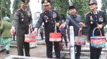 Kapolres Simalungun Ikuti Ziarah Kubur Nasional dan Tabur Bunga Peringatan HUT TNI ke-80