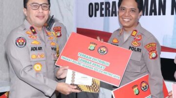 Kasi Humas Polres Pelabuhan Tanjung Priok Raih Dua Penghargaan dalam Anev Kehumasan Polda Metro Jaya
