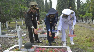Korem 071/Wijayakusuma Gelar Ziarah, Mengenang Jasa Pahlawan dan Menanamkan Nilai-Nilai Kejuangan