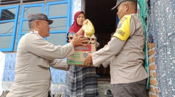 Polsek Serbalawan Menggelar Jumat Berkah dan Jumat Curhat, Polri Dekat dengan Warga Lewat Aksi Sosial dan Dialog Kamtibmas