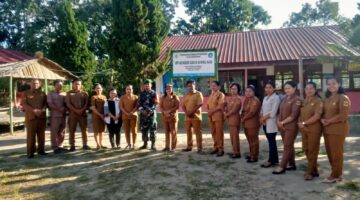 Bangun Disiplin Sejak Dini, Babinsa Tigalingga Jadi Pembina Upacara di SD Negeri 030319 Sumbul Karo