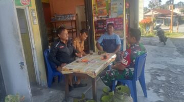Babinsa Salak Ajak Perangkat Desa dan Guru Ngopi Bareng, Bahas Keamanan dan Pendidikan di Kecupak II