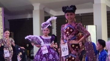 Aralyn Raisya Raih Best Public Speaking Duta Batik Kediri 2025, Bangga Angkat Filosofi Merak Kembar