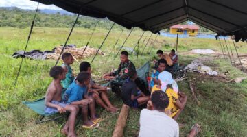 Binter Pos Tarub: Satgas Yonif 751/VJS Layani Pengobatan untuk Warga Kampung Ongkor