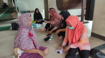 Puskesmas Genuk Gerak Cepat Buka Posko Kesehatan di Lokasi Banjir Semarang, Berikan Pelayanan Kesehatan kepada Masyarakat Terdampak