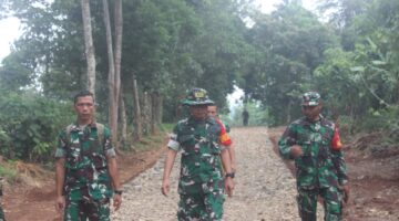 Komandan Satgas TMMD ke-126 Laksanakan Pengerasan Jalan di Hari ke-20, Progres Capai 86%
