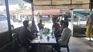 Rajut Kebersamaan, Koramil 01/AK Laksanakan Komsos Bersama Warga Desa Tanjung Pasir