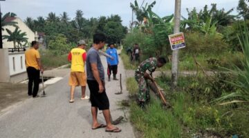 Babinsa Koramil 09/NL Ajak Warga Dusun Lestari Gotong Royong Bersihkan Lingkungan