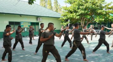 Asah Kemampuan Bela Diri, Prajurit Kodim 0308/Pariaman Laksanakan Latihan Pencak Silat Militer