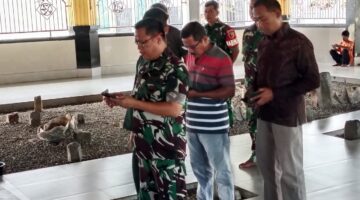 Danramil 07/Pauh Kambar Dampingi Kapaldam XX/TIB Ziarah ke Makam Syekh Burhanudin