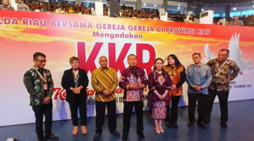 Rumbai Menjadi Saksi Kebersamaan: Kapolda Riau dan Ribuan Jemaat Bersatu dalam Kebaktian Kebangunan Rohani untuk Riau Damai