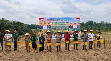 Polsek Lubuk Batu Jaya dan Pemkab Inhu Gerakkan Penanaman Jagung Serentak Kuartal IV