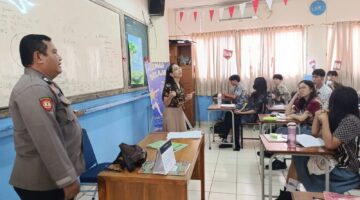 Polsek Pademangan Dukung Gerakan Jaga Lingkungan, Jaga Warga dalam Program “Polri Goes to School” di SMA St. Maria Dela Strada