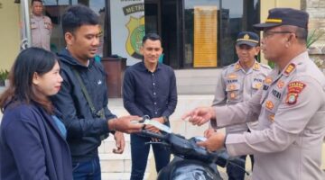 Polsek Kawasan Sunda Kelapa Kembalikan Motor Hasil Penggelapan Pada Pemilik