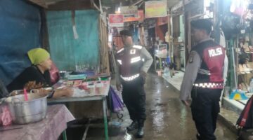 Patroli Jalan Kaki Polsek Cilincing Perketat Keamanan di Pasar Sengkang Kalibaru