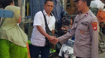 Patroli Jalan Kaki Polsek Pademangan Dukung Program “Jaga Lingkungan” di Jl. Budi Mulia