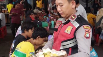 Polsek Metro Penjaringan Gelar “Jum’at Peduli” di Kantin Jala Benaya, Bagikan 500 Paket Makanan untuk Warga
