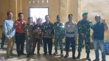 Koramil 12/LP Dan Polsek Sungai Kanan Laksanakan Pengamanan Ibadah Malam Natal 2025 di Kecamatan Sungai Kanan