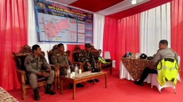 Anggota Koramil 09/Batang Anai dan Polres Padang Pariaman Laksanakan PAM Nataru 2025/2026 di Gerbang Tol Padang–Sicincin