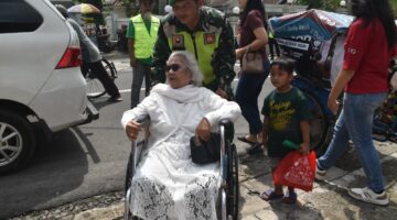 Prajurit Korem 071/Wijayakusuma Hadir Jaga Sukacita Natal