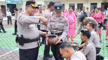 Polres Tanah Karo Gelar Upacara Kenaikan Pangkat Personel