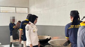 Sebelum Apel, Kalapas Kelas I Bandar Lampung Masak Bareng Warga Binaan Bersertifikat di Dapur Sehat