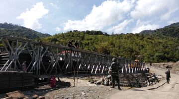 Prajurit TNI Terus Percepat Progres Jembatan Bailey dan Normalisasi Sungai di Beutong Teuh Benggalang