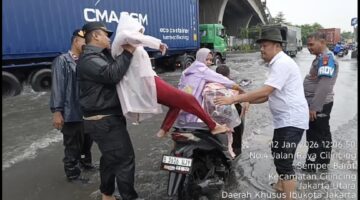 Banjir Rendam Sejumlah Wilayah di Cilincing, Polisi Lakukan Monitoring dan Pengaturan Lalu Lintas