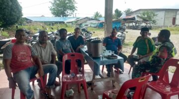 Babinsa jalin komsos dengan masyarakat