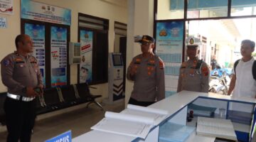 Kapolres Tanah Karo Cek Ruang Pelayanan Satpas SIM, Pastikan Sesuai SOP