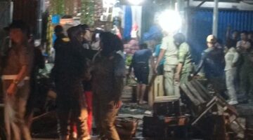 Satpol PP Kota Bengkulu Tindak Tegas PKL Bandel, Lapak di Badan Jalan Pasar Panorama Diangkut
