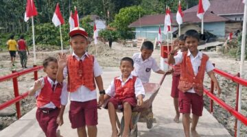 Satgas Zidam 1/ BB Rampungkan Jembatan Permanen di Sungai Mahassan, Desa Sitolu Bahal