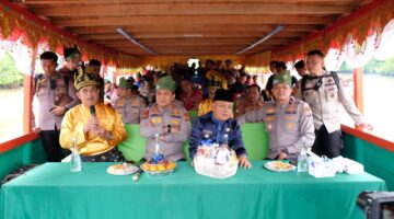 Bupati Meranti Buka Festival Perang Air Cian Cui Imlek 2577 di Selatpanjang