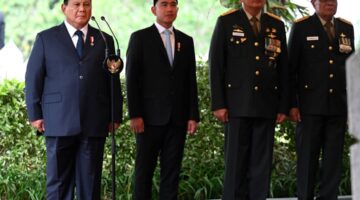 Penghormatan Terakhir untuk Jendral TNI ( Purn) Try Sutrisno : Menhan Sjafrie Sjamsoeddin Hadiri Pemakaman di Kalibata