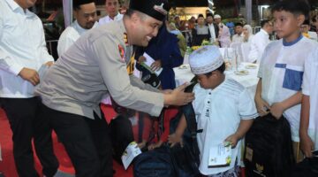 Polres Gresik Kawal Meriahnya Kontes Bandeng Kawak 2026, Polisi Sapa Warga di Bandar Grisse