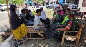 Babinsa Koramil 05/Darul Makmur Laksanakan Komsos dengan Warga