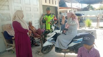 Babinsa jalin komsos dengan masyarakat desa binaan