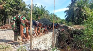 Personel TNI Percepat Pembangunan Jembatan Aramco, Perkuat Akses Vital Masyarakat