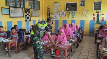 Babinsa Posramil Kuala Pesisir Laksanakan Pendampingan Program MBG di Desa Langkak