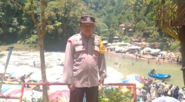 Polsek Sipispis Patroli Dan Monitoring Debit Air Sungai Bahbolon Di Objek Wisata Bartong 